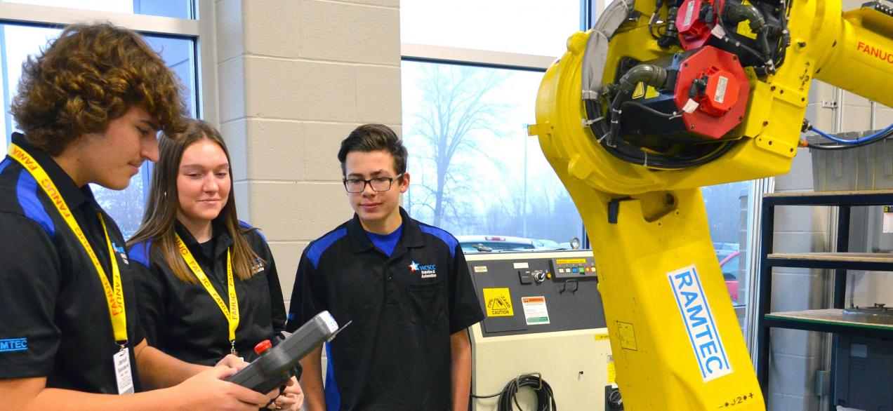 Students programing a FANUC robot