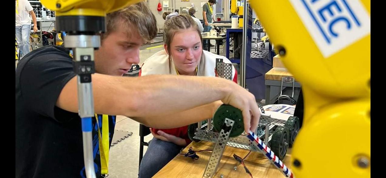 Students training on a FANUC robot